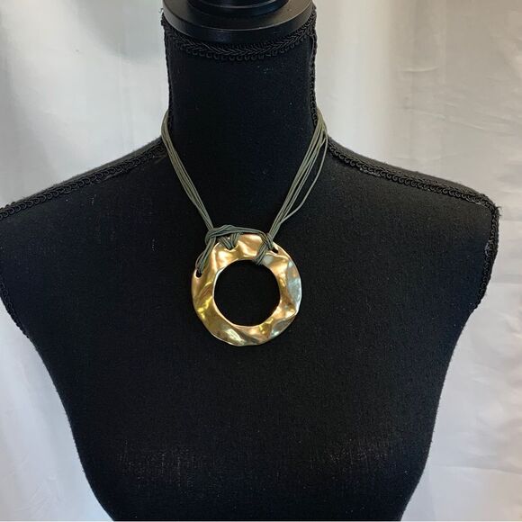 CHICO’S Green gold rhinestone necklace and bracelet set 🔥 - Picture 4 of 10